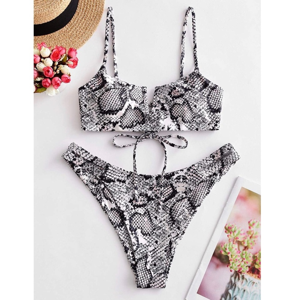 NWT bikini swim set. Snake animal pattern. Size M.